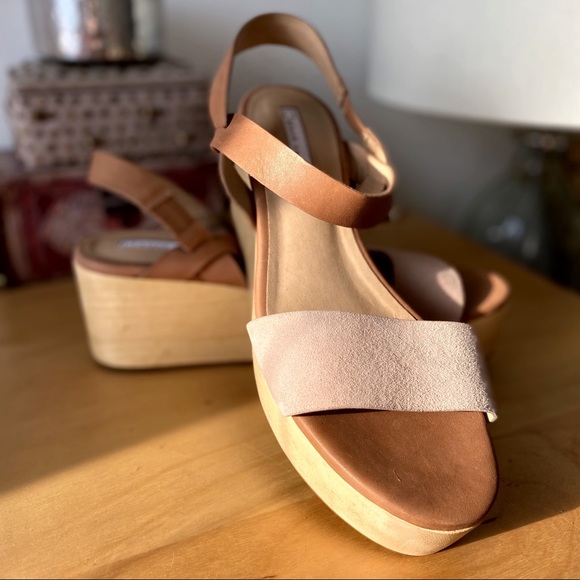 Sling back Wooden Sandal (barely worn, not my style, but very comfy and cute ) - Picture 2 of 7